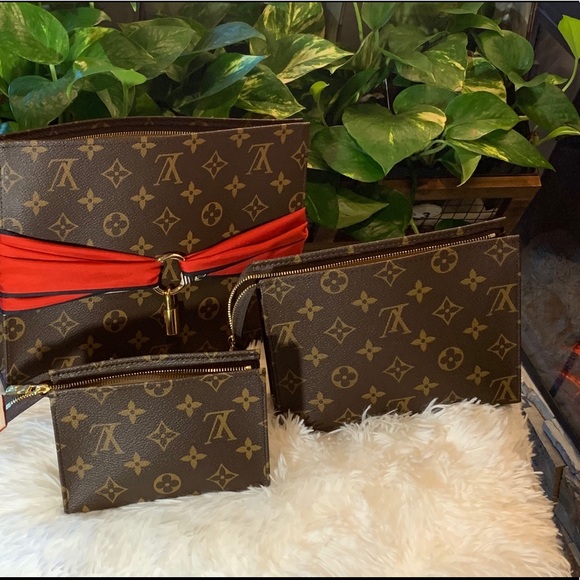 Check out my closet - Picture 9 of 16